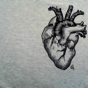 Dibujo de corazón en camiseta